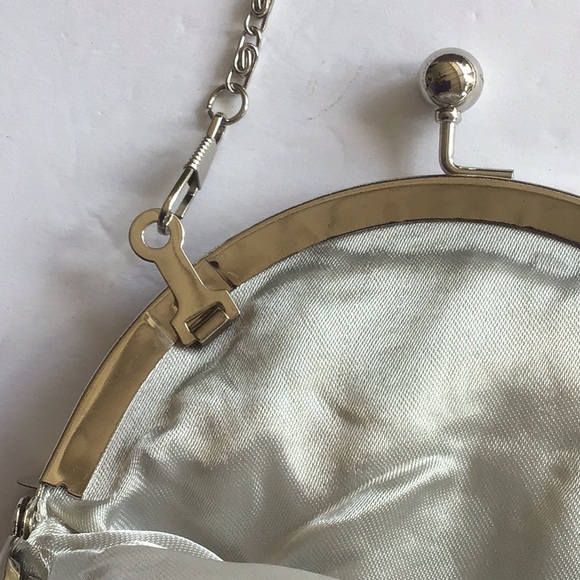 SILVER PAILETTE EVENING BAG. - Picture 10 of 13